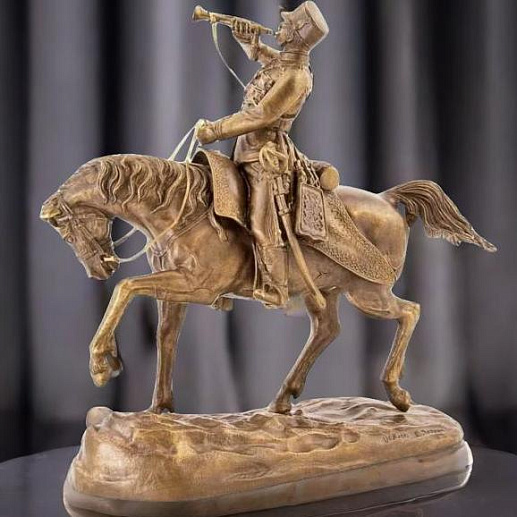 Бронзовая композиция "Гусар-трубач"